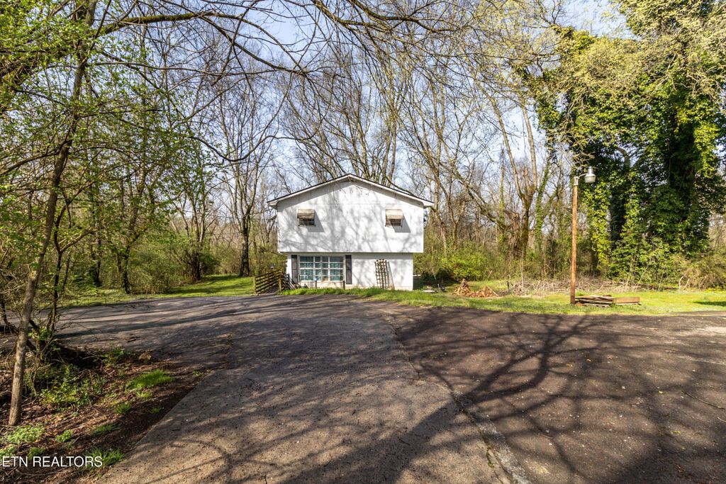 Photo of 4717 Old Knoxville Hwy, Rockford, TN 37853 (MLS # 1305221)