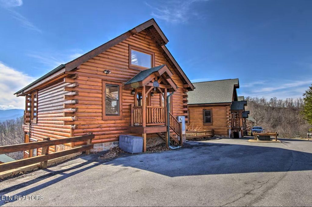 Photo of 2310 Top Of The World Drive, Sevierville, TN 37876 (MLS # 1331202)