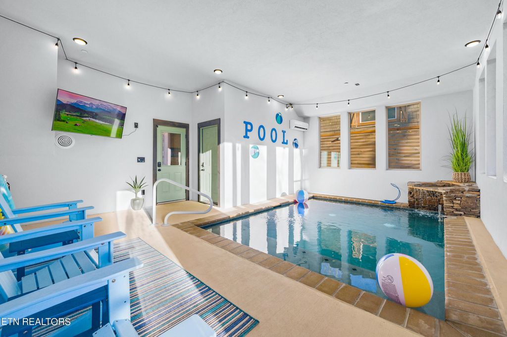 Photo of 3031 Ridgetop Resort Way, Pigeon Forge, TN 37863 (MLS # 1270338)