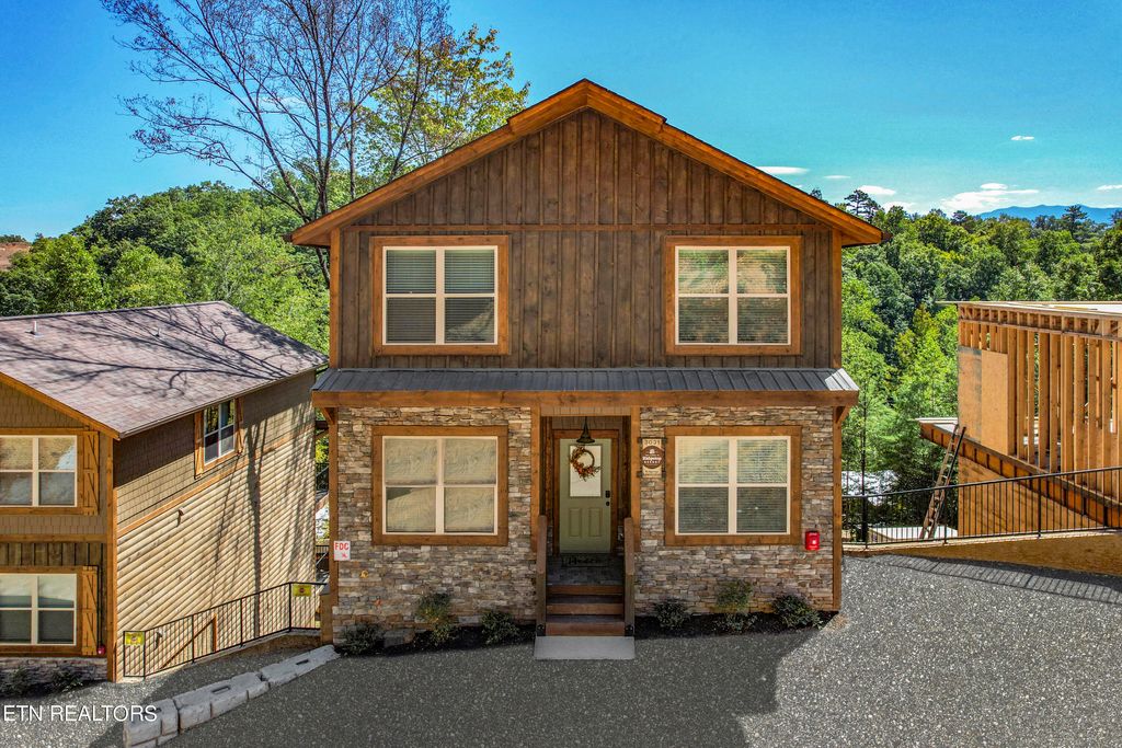 Photo of 3031 Ridgetop Resort Way, Pigeon Forge, TN 37863 (MLS # 1270338)