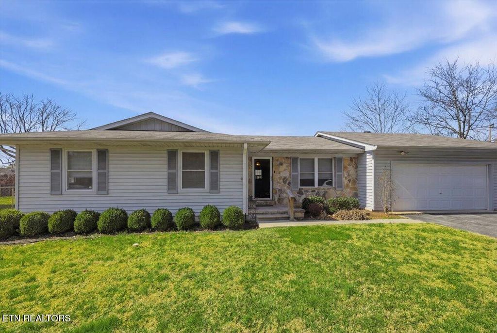 Photo of 853 Walker Springs Rd, Knoxville, TN 37923 (MLS # 1331771)