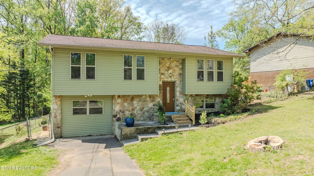 Photo of 6608 Rockbridge Lane, Knoxville, TN 37921 (MLS # 1336701)