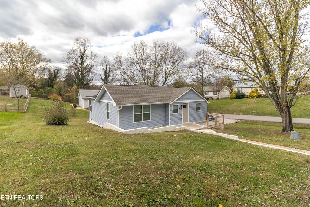 Photo of 4910 SW Cleage St, Knoxville, TN 37920 (MLS # 1325380)