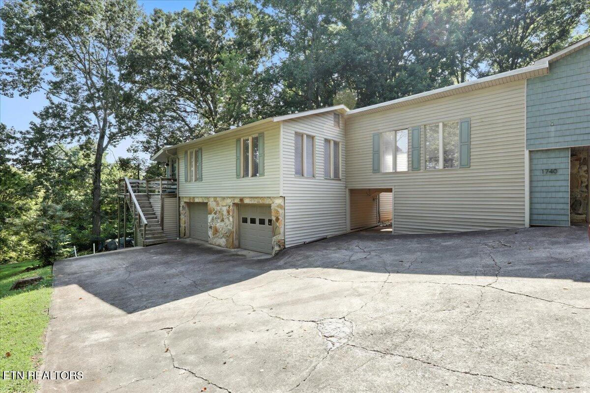 1740 Maplecrest Drive