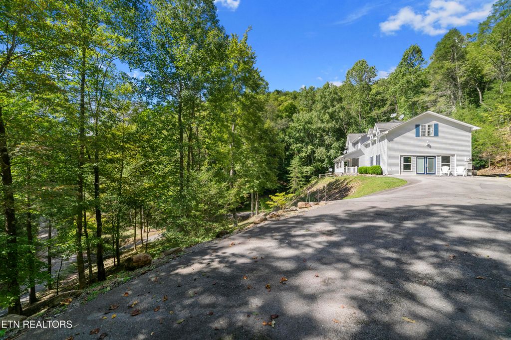 Photo of 2673 S Clear Fork Rd, Sevierville, TN 37862 (MLS # 1321972)