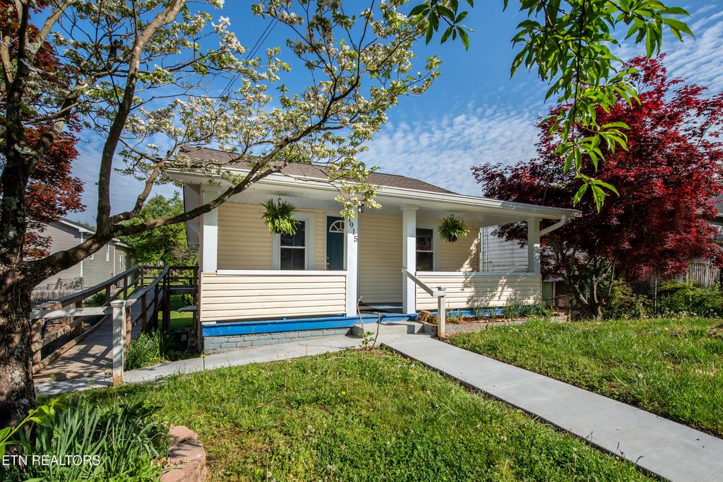 Photo of 1915 McCroskey Ave, Knoxville, TN 37917 (MLS # 1338063)