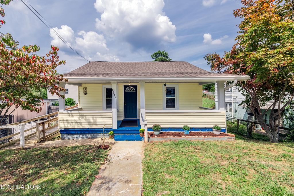 Photo of 1915 McCroskey Ave, Knoxville, TN 37917 (MLS # 1338063)