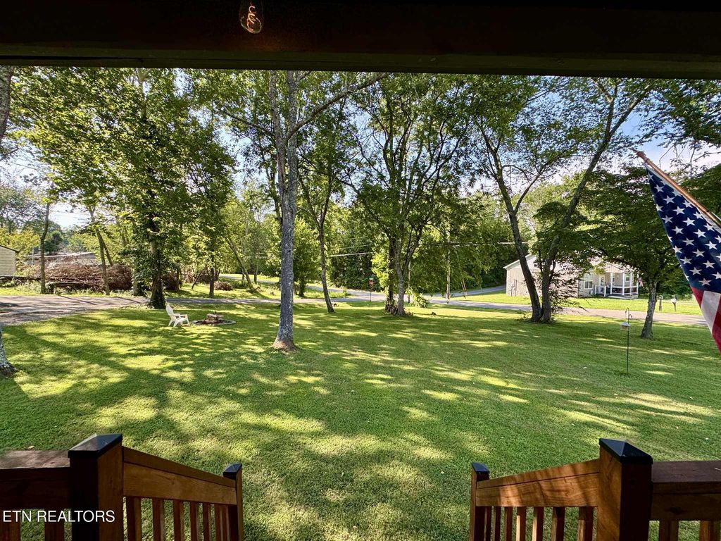 Photo of 105 Lakeshore View Drive, Kingston, TN 37763 (MLS # 1308685)