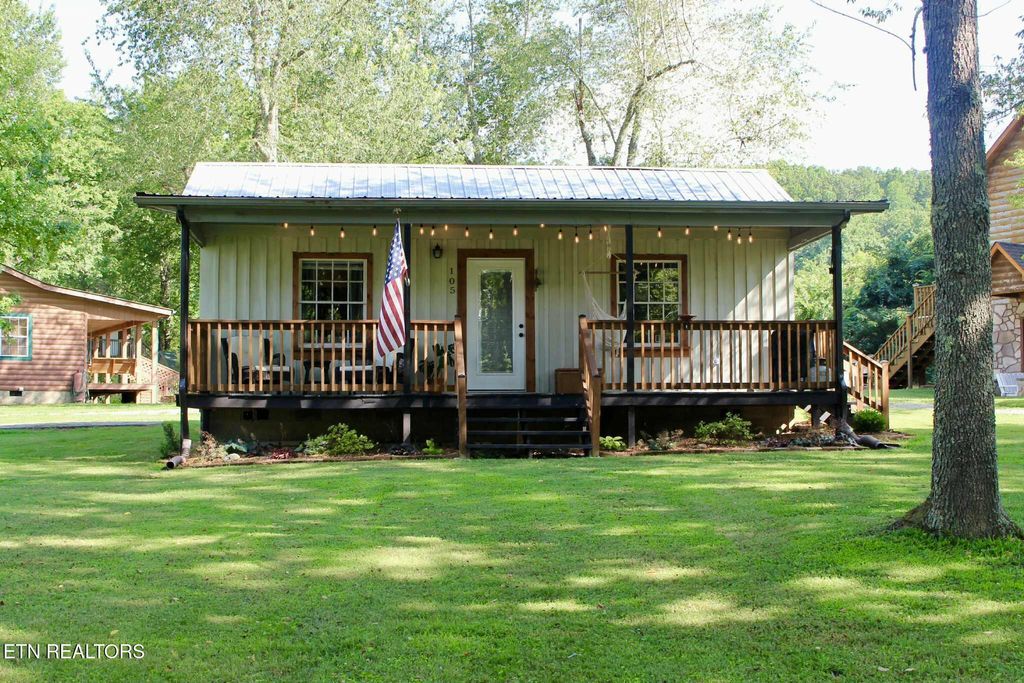 Photo of 105 Lakeshore View Drive, Kingston, TN 37763 (MLS # 1308685)