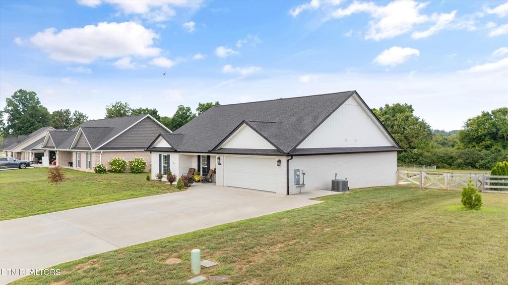 Photo of 1019 Pathways Drive, Seymour, TN 37865 (MLS # 1312850)