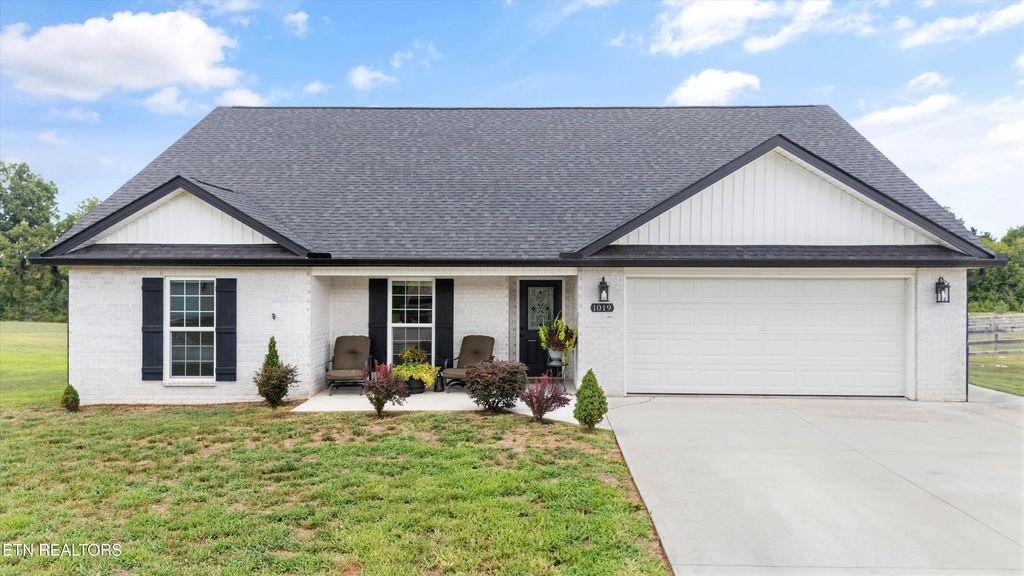 Photo of 1019 Pathways Drive, Seymour, TN 37865 (MLS # 1312850)