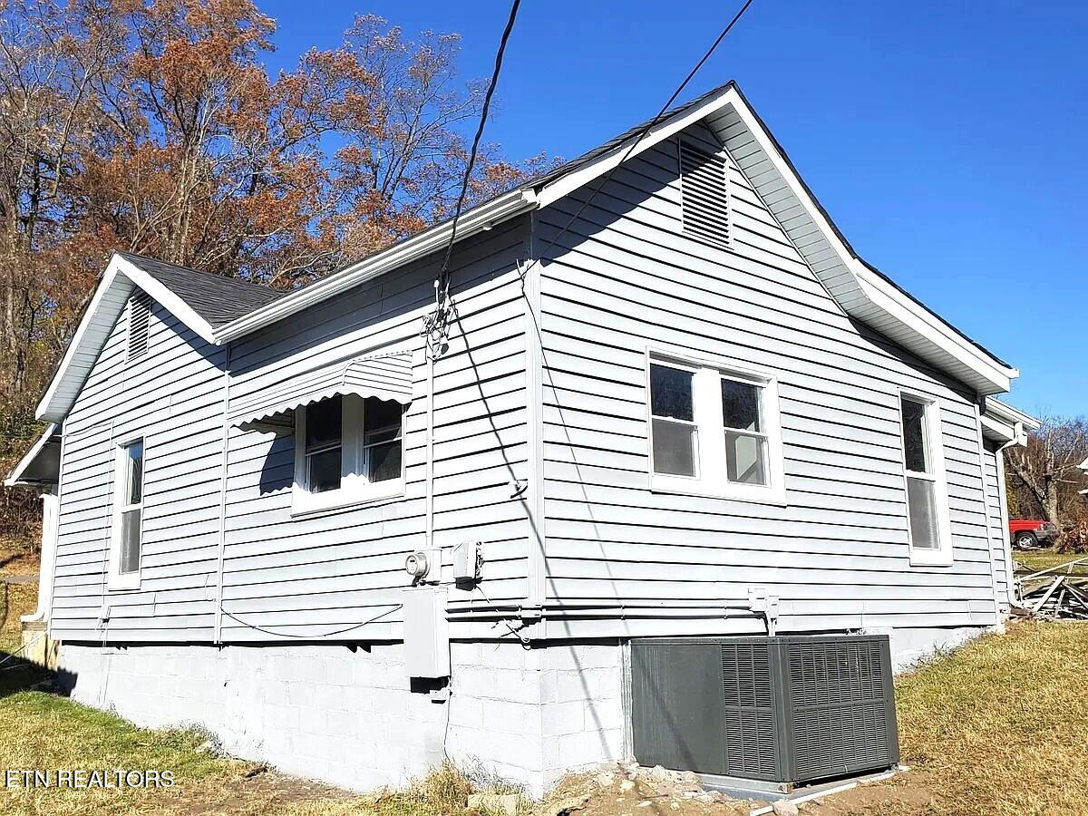 2102 Adams Ave