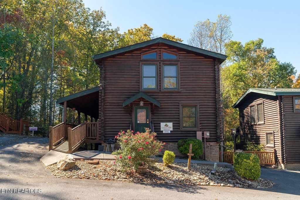 Photo of 753 Glory Ridge Way, Gatlinburg, TN 37738 (MLS # 1319503)