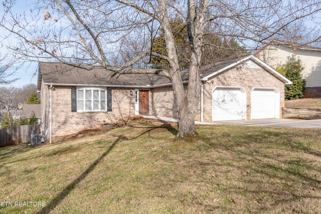 Photo of 1421 Cedar Park Drive, Maryville, TN 37803 (MLS # 1324230)