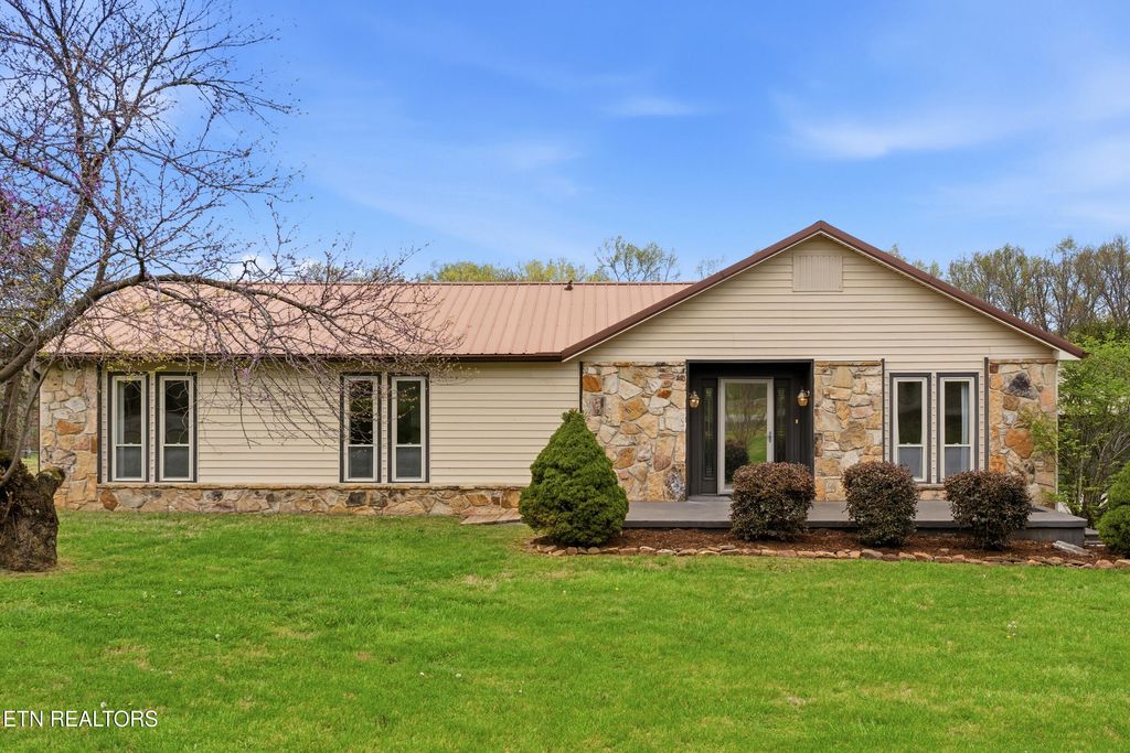 Photo of 157 Johnson Drive, Lenoir City, TN 37771 (MLS # 1335196)