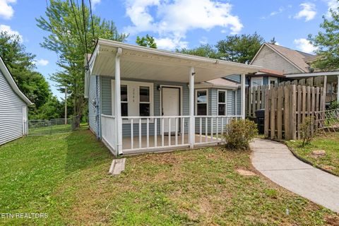 Photo of 2046 Countryhill Lane, Knoxville, TN 37923 (MLS # 1343050)