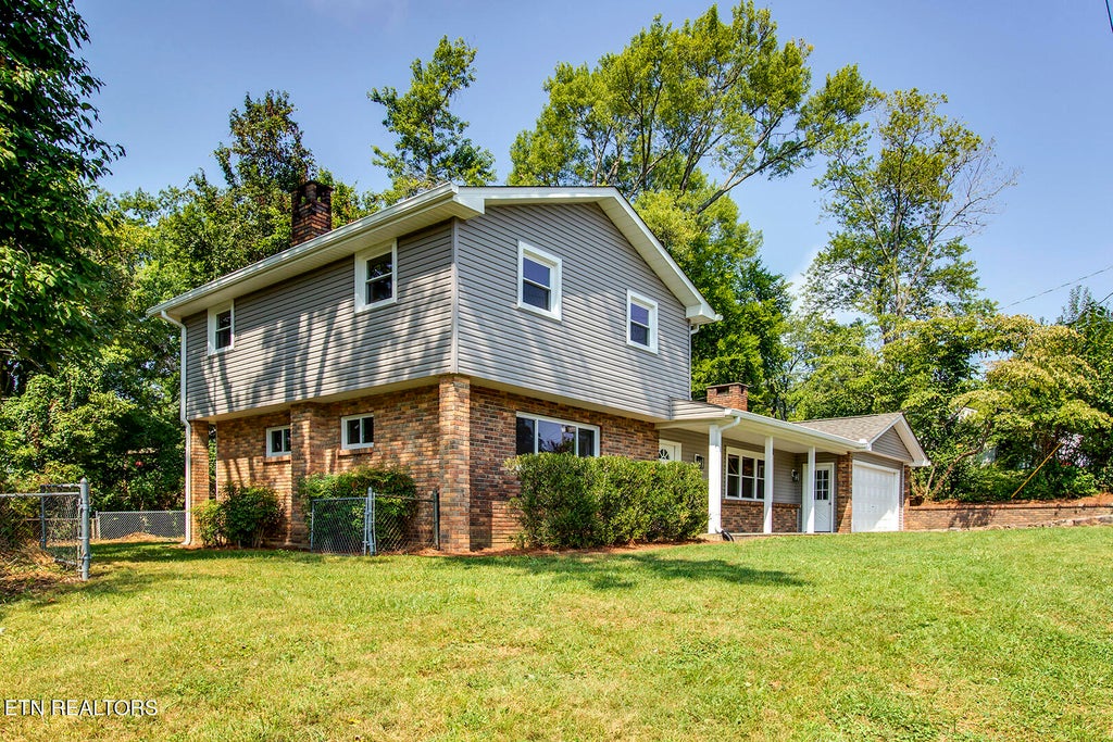 Photo of 107 Bermuda Rd, Oak Ridge, TN 37830 (MLS # 1351218)