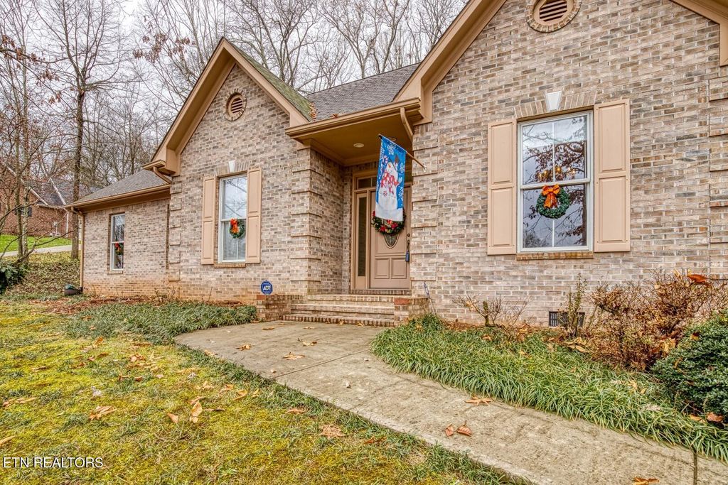 Photo of 5227 Beverly Oaks Drive, Knoxville, TN 37918 (MLS # 1323024)