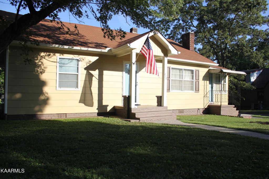 Photo of 870 Gilbert St, Alcoa, TN 37701 (MLS # 1227224)