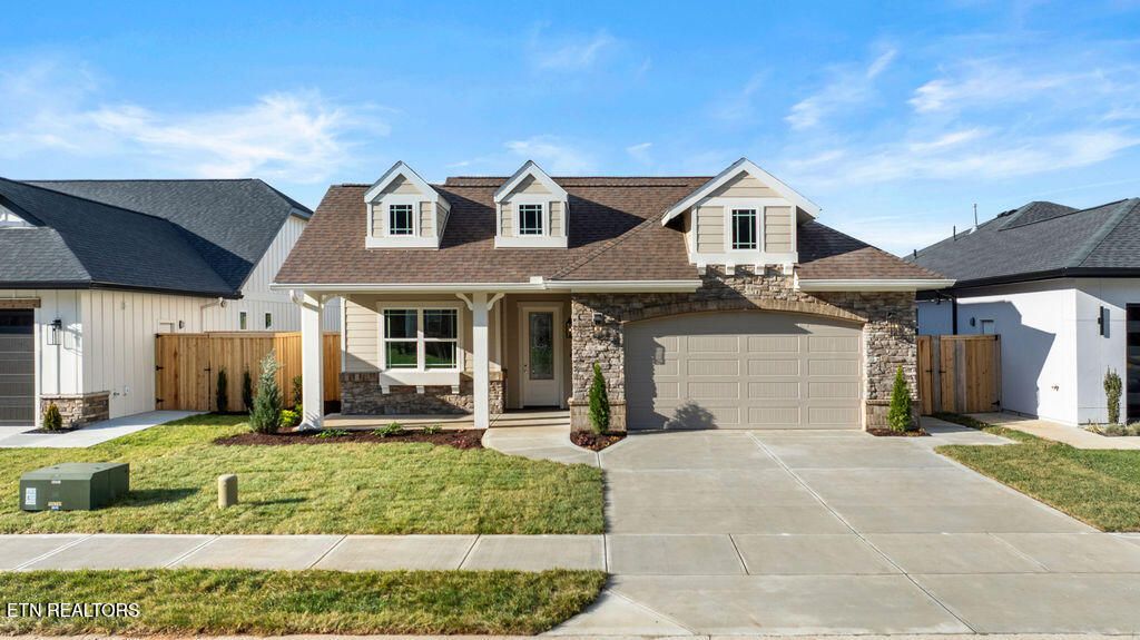 Photo of 131 E Westcott Overlook, Oak Ridge, TN 37830 (MLS # 1289364)