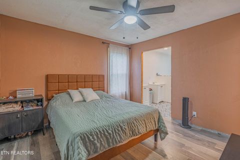 Tiny photo for 222 Walden Ave, Oliver Springs, TN 37840 (MLS # 1343012)
