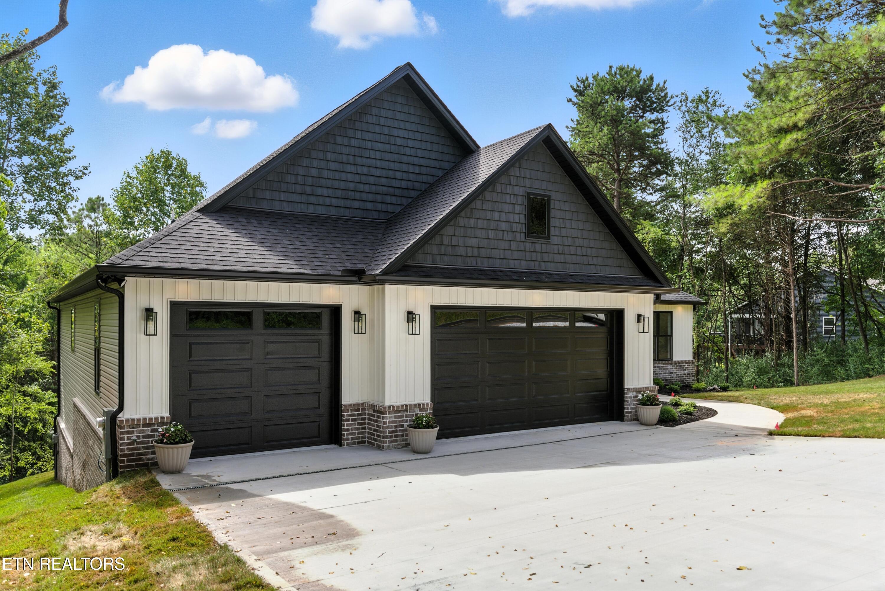 118 Amohi Way