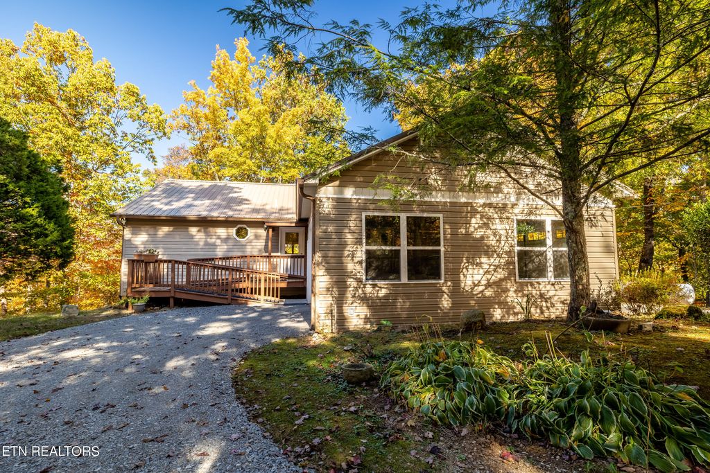 Photo of 1621 Walnut Flats Rd, Walland, TN 37886 (MLS # 1238625)