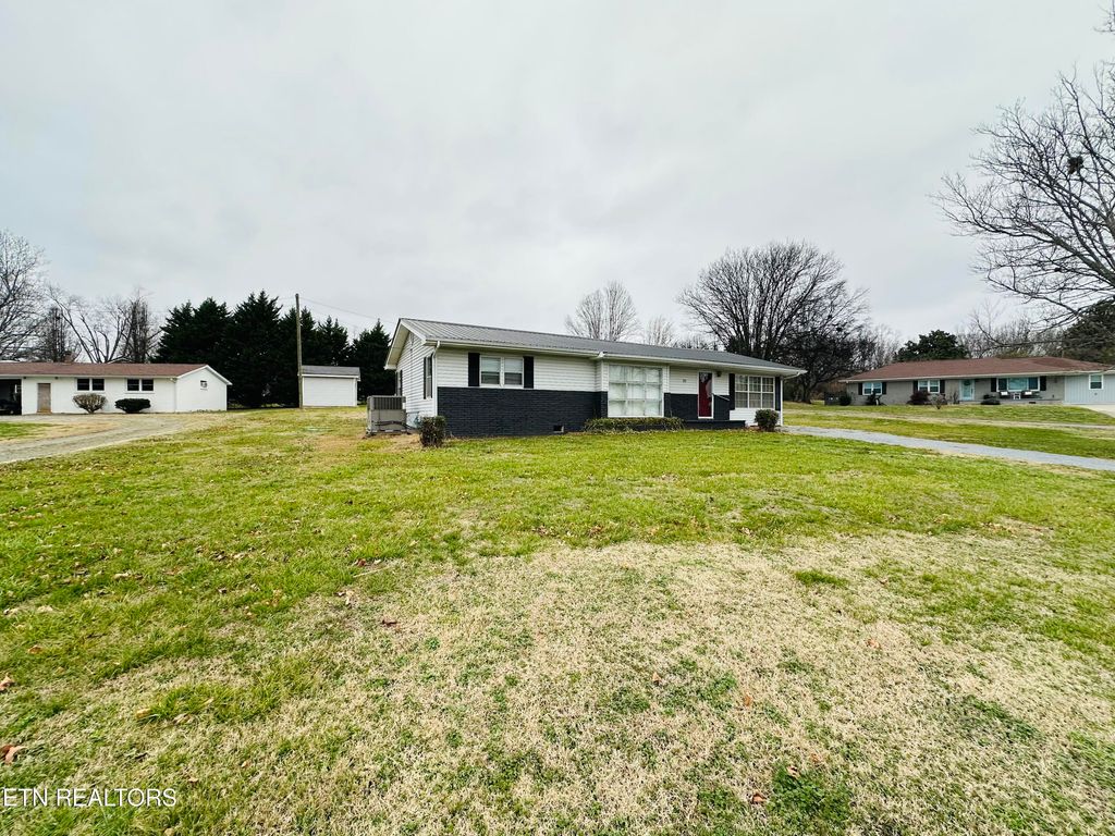 Photo of 722 Netherton Drive, Madisonville, TN 37354 (MLS # 1325792)