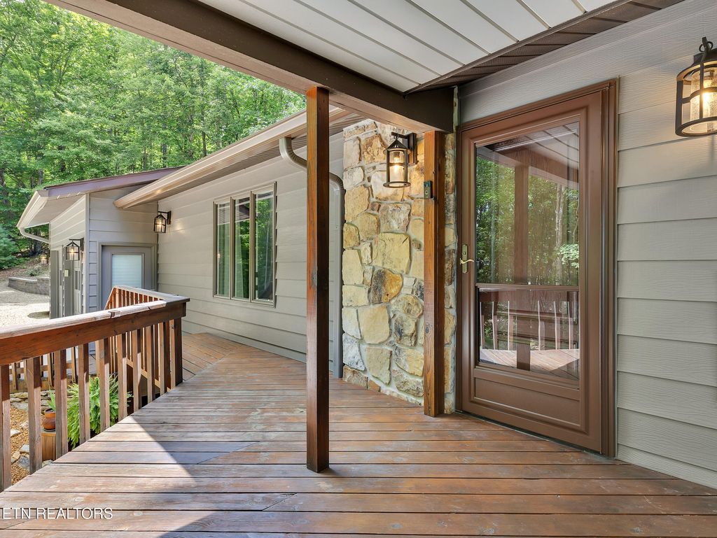 Photo of 166 Rotherham Drive, Crossville, TN 38558 (MLS # 1311509)