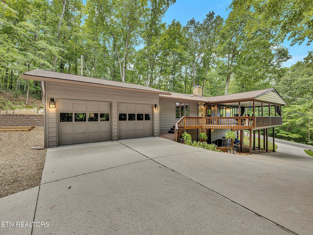Photo of 166 Rotherham Drive, Crossville, TN 38558 (MLS # 1311509)