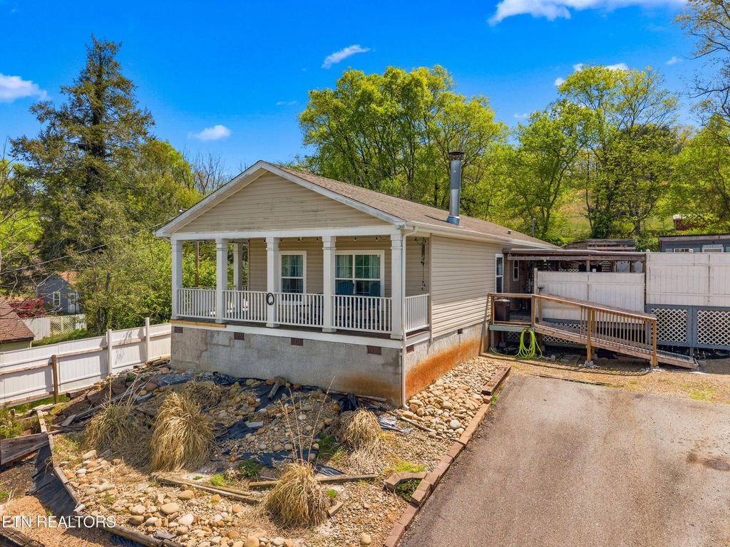 Photo of 1021 W Old A J Hwy, New Market, TN 37820 (MLS # 1336747)