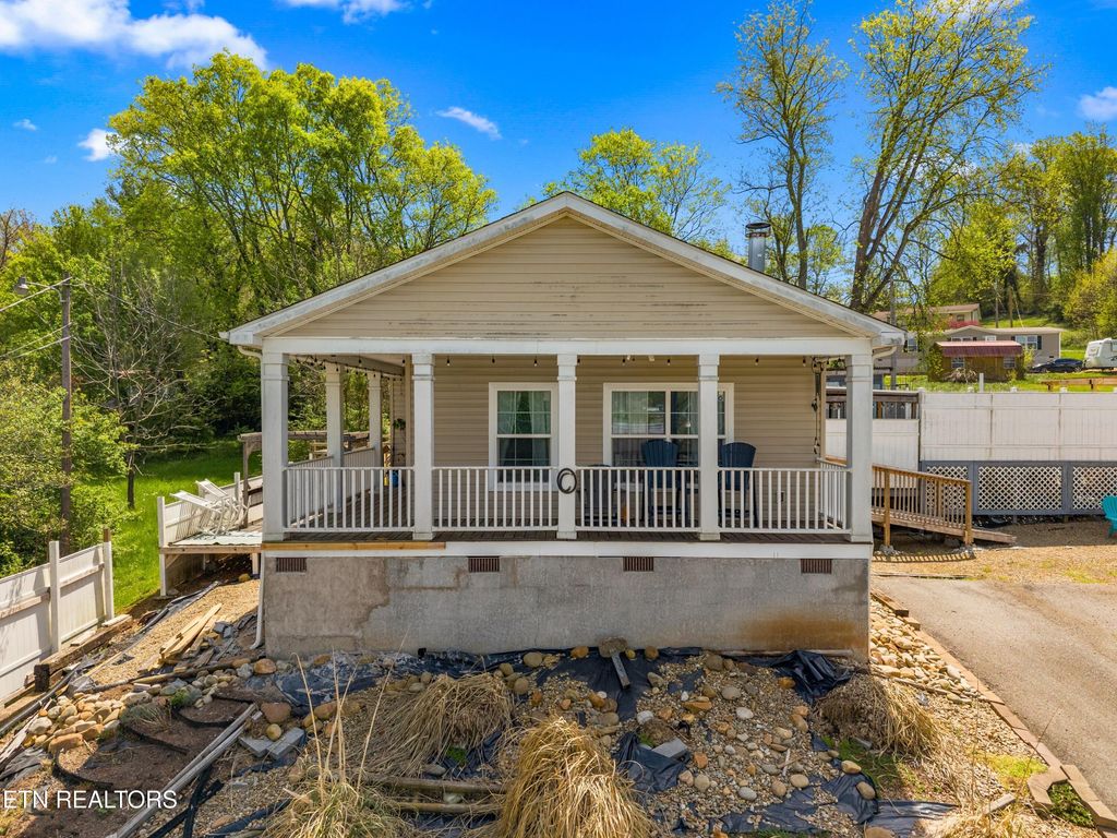 Photo of 1021 W Old A J Hwy, New Market, TN 37820 (MLS # 1336747)