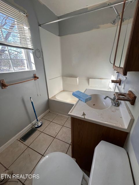 Tiny photo for 101 Mcdaniel Ave, Knoxville, TN 37920 (MLS # 1325590)