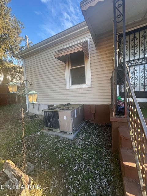 Tiny photo for 101 Mcdaniel Ave, Knoxville, TN 37920 (MLS # 1325590)