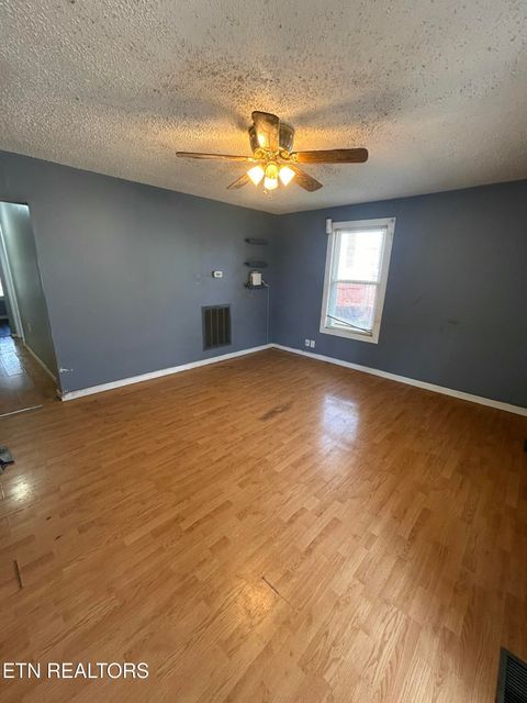 Tiny photo for 101 Mcdaniel Ave, Knoxville, TN 37920 (MLS # 1325590)