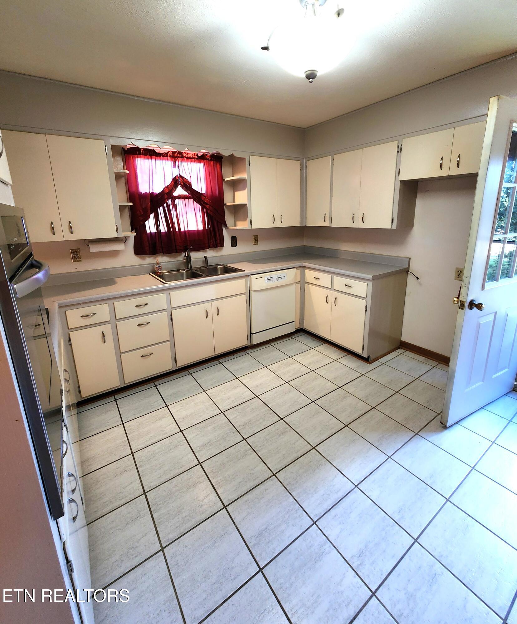 2102 Sentell Circle