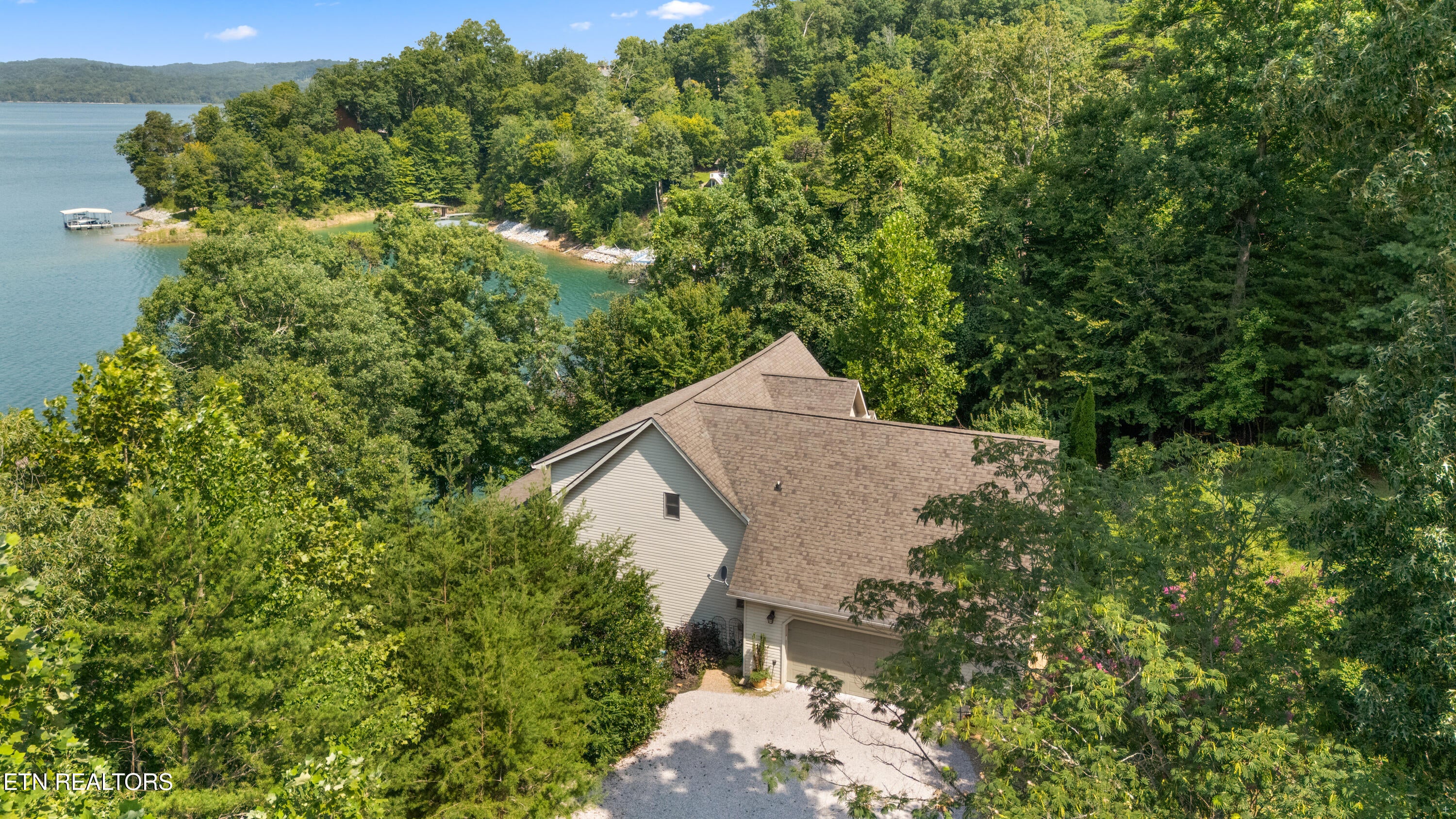 1420 Lakeview Drive