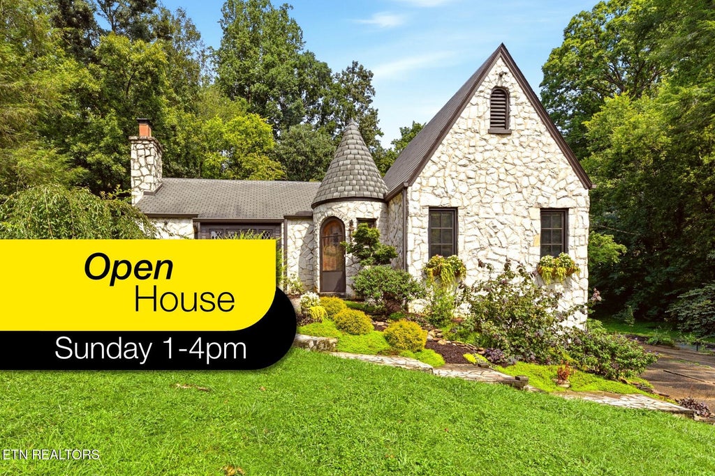 Photo of 5125 Green Valley Drive, Knoxville, TN 37914 (MLS # 1354957)