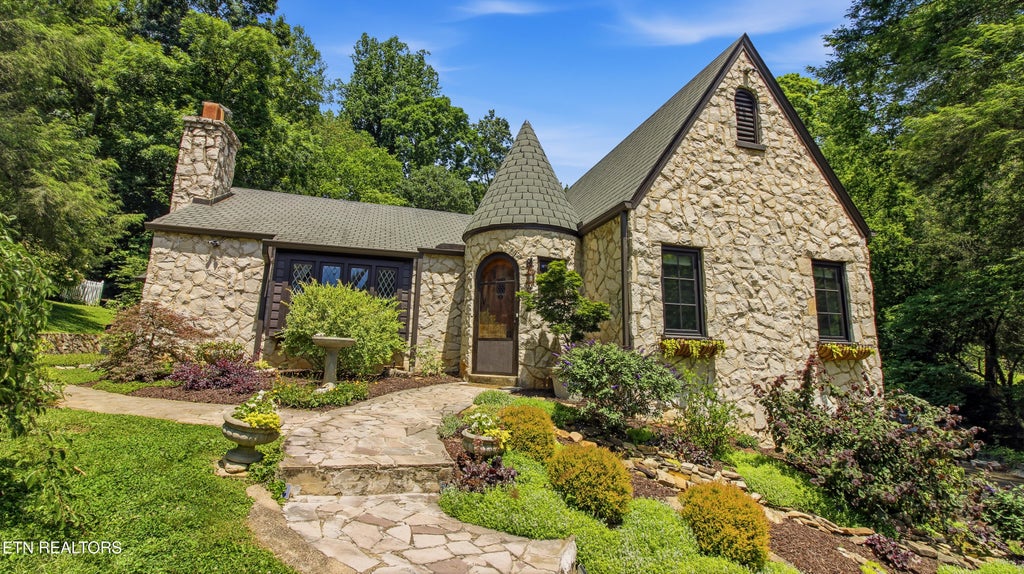 Photo of 5125 Green Valley Drive, Knoxville, TN 37914 (MLS # 1354957)