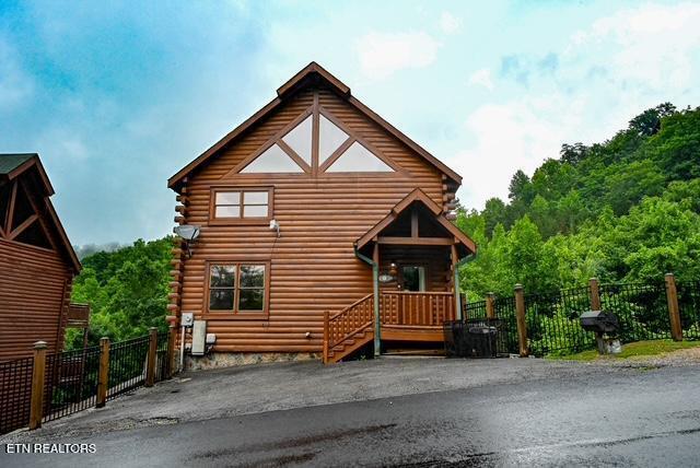 Photo of 1044 Black Bear Cub Way, Sevierville, TN 37862 (MLS # 1342304)
