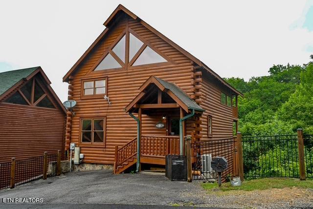 Photo of 1044 Black Bear Cub Way, Sevierville, TN 37862 (MLS # 1342304)