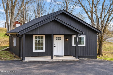Tiny photo for 901903 Kyle St, LaFollette, TN 37766 (MLS # 1355874)
