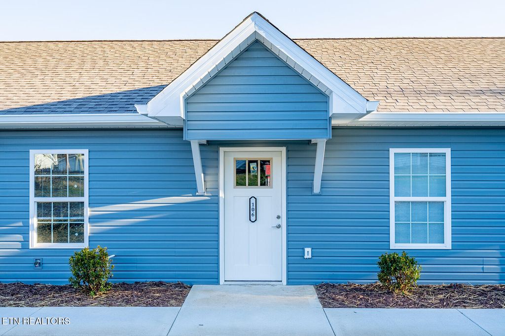 Photo of 106 E Maire Ave, Clinton, TN 37716 (MLS # 1327679)