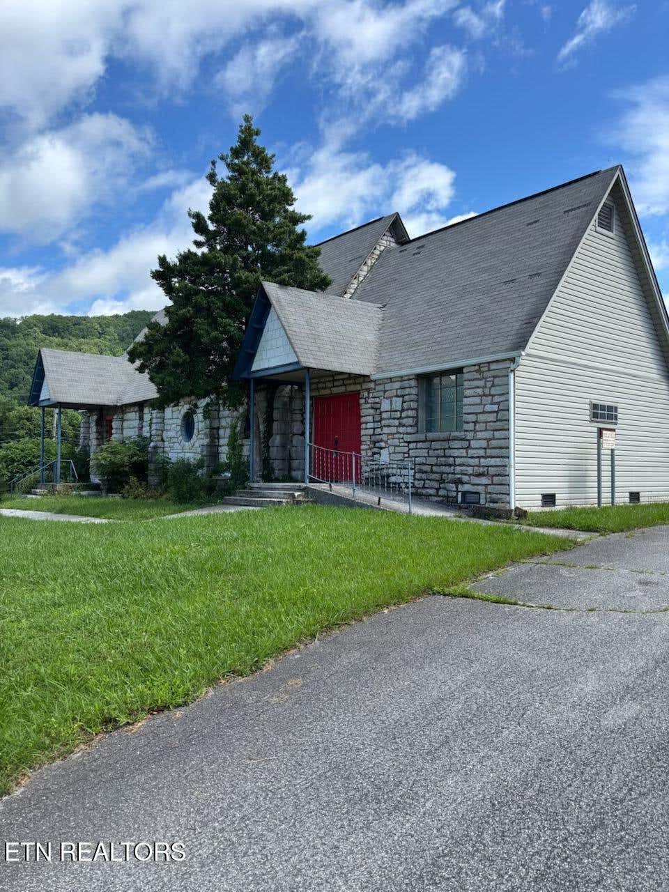Photo of 103 S 6Th St, LaFollette, TN 37766 (MLS # 1350637)