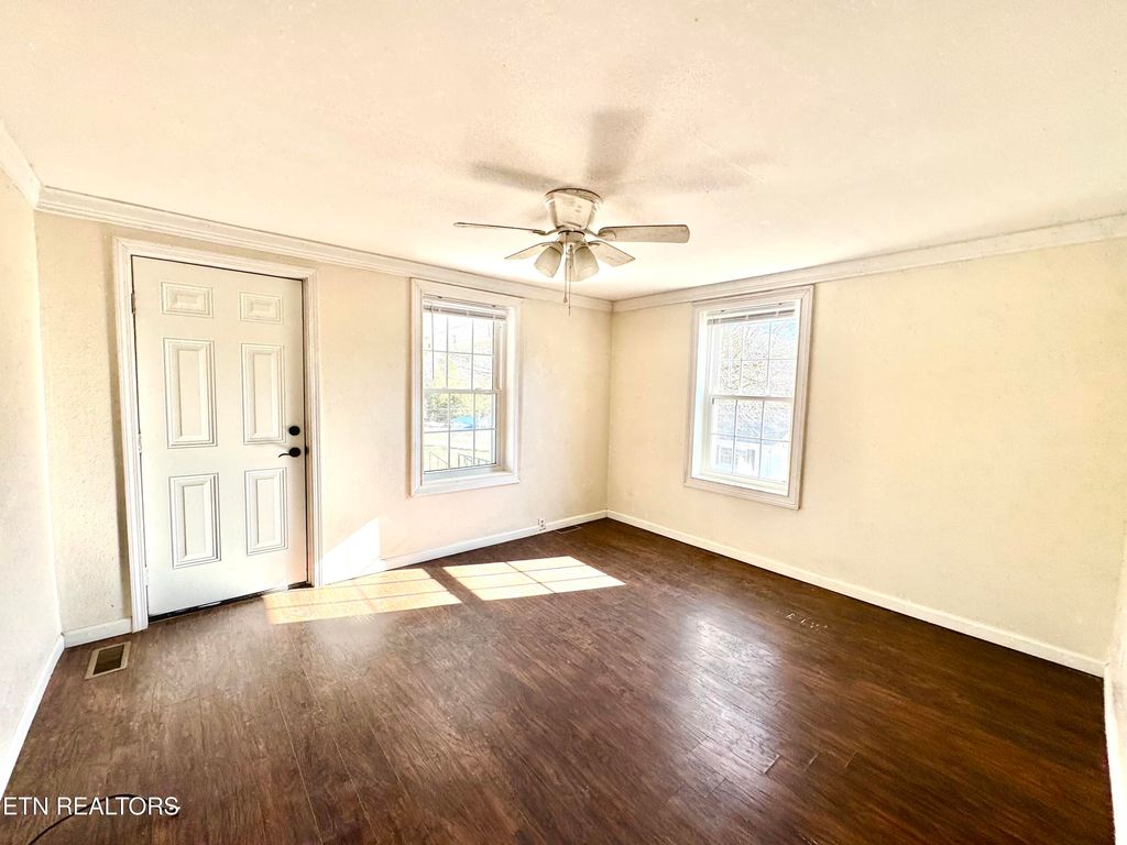 Photo of 3613 Lake City Hwy, Rocky Top, TN 37769 (MLS # 1327276)