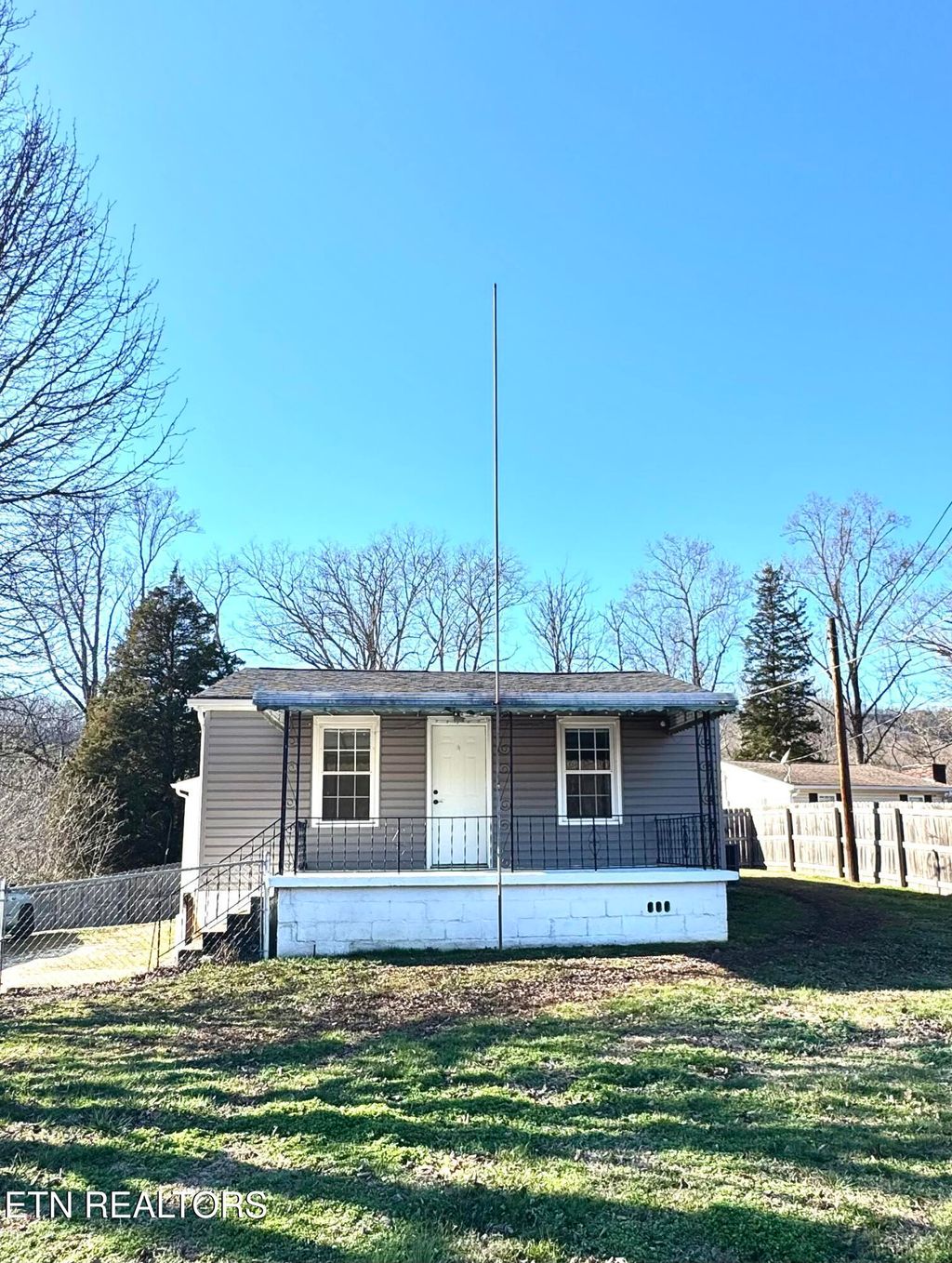 Photo of 3613 Lake City Hwy, Rocky Top, TN 37769 (MLS # 1327276)