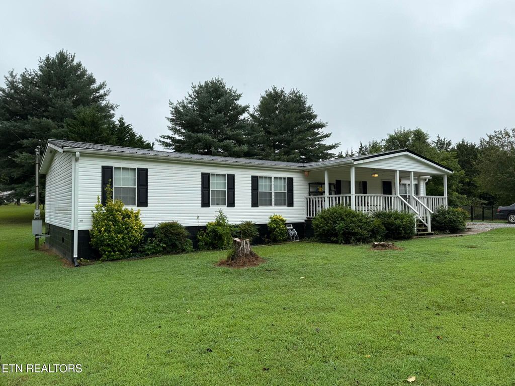 Photo of 604 Oak Grove Rd, Madisonville, TN 37354 (MLS # 1310791)