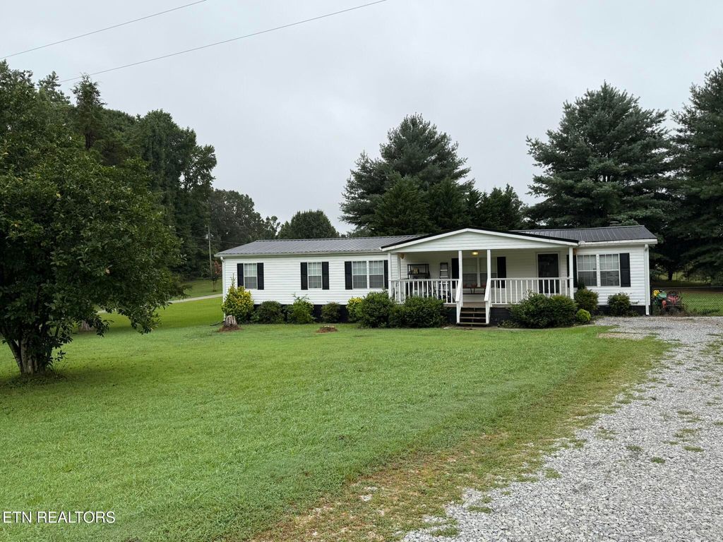 Photo of 604 Oak Grove Rd, Madisonville, TN 37354 (MLS # 1310791)