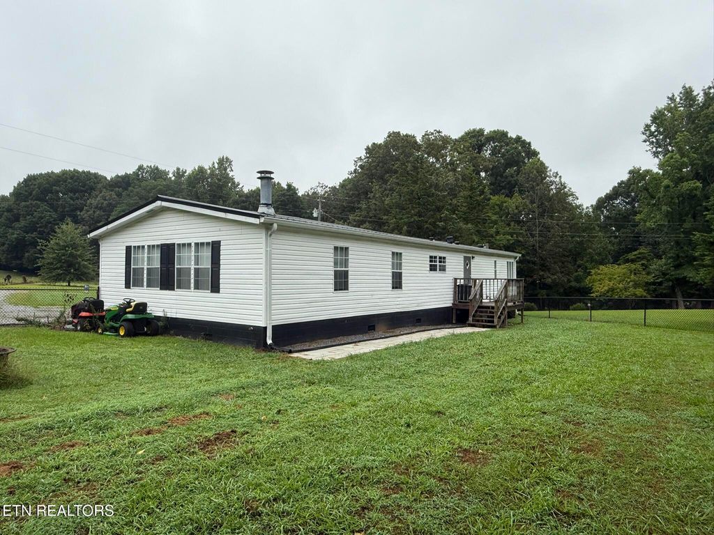 Photo of 604 Oak Grove Rd, Madisonville, TN 37354 (MLS # 1310791)