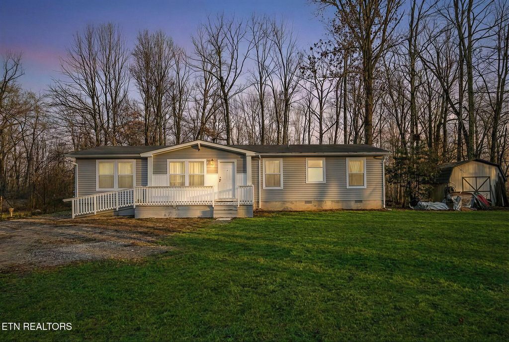 Photo of 392 Carter Town Rd, Crossville, TN 38571 (MLS # 1330240)